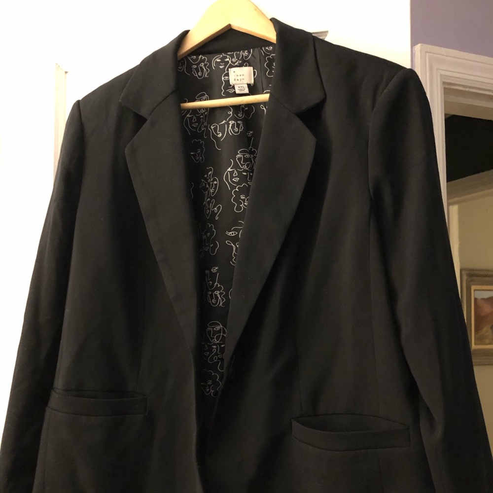 Classic black blazer!!!! With abstract lining